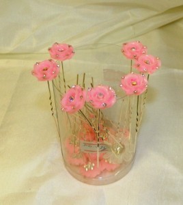 Шпильки с розовыми цветами