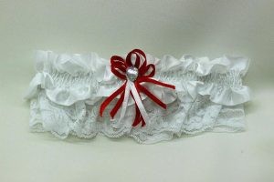 Подвязка невесты белая с красным бантиком