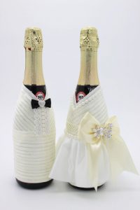Украшение на шампанское жених и невеста айвори