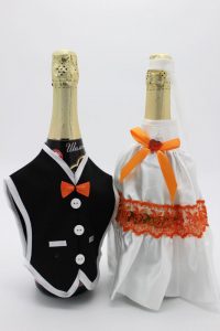 Украшение на шампанское жених и невеста белое с оранжевым