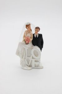 Фигурка на свадебный торт жених и невеста LOVE