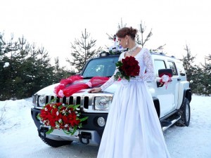 Свадебный авто с украшениями Hummer H3 в Новосибирске